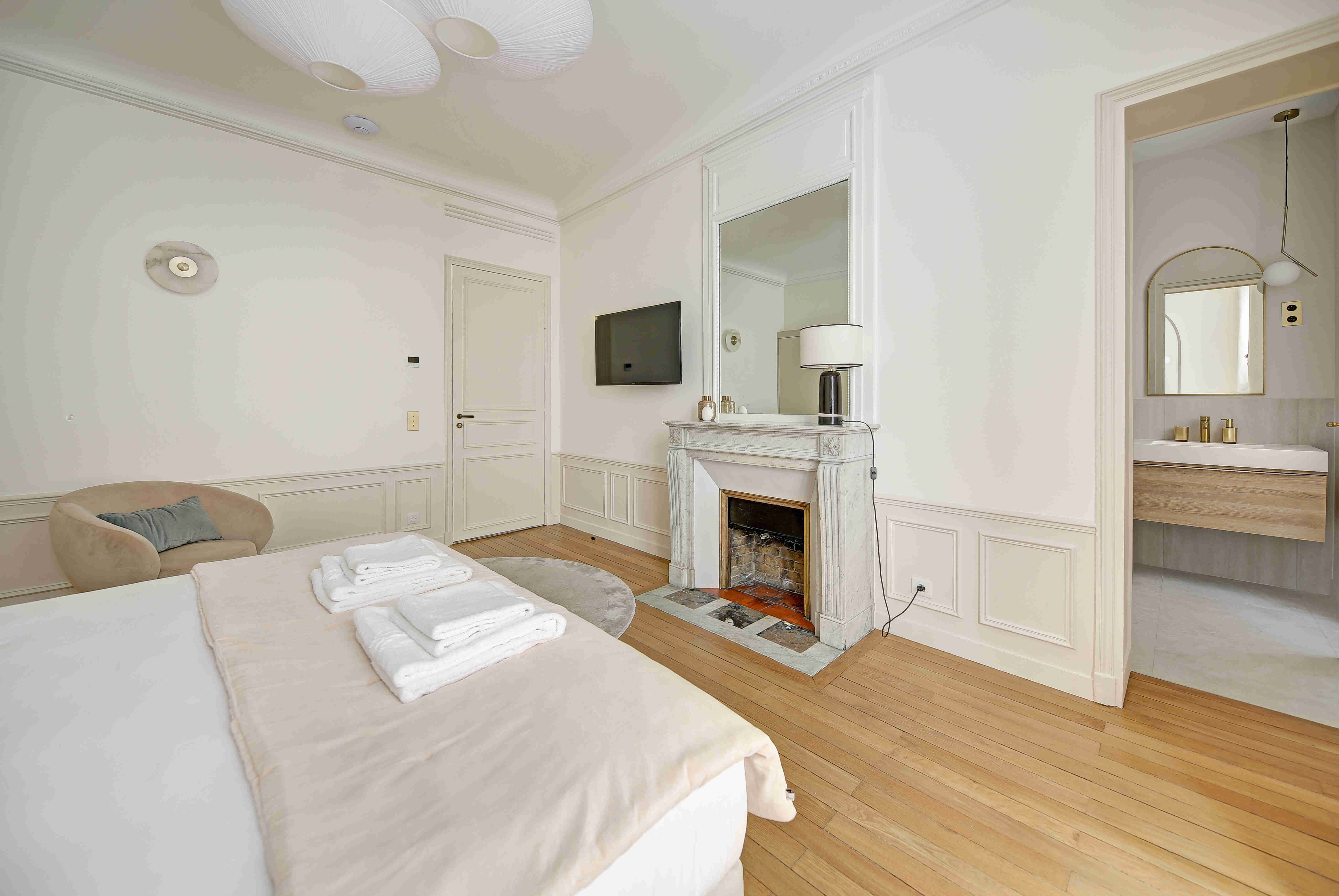 Espace bureau de la chambre Trocadéro